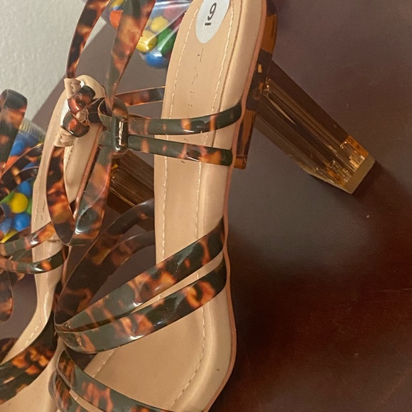 Shoes - Stylish Tahari Tortoiseshell Women's Heels